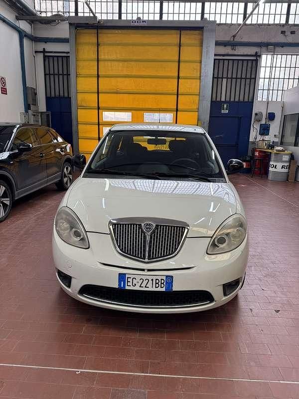 Usata Lancia Ypsilon Platinum 69 CV (50 kW) 2011 Utilitaria