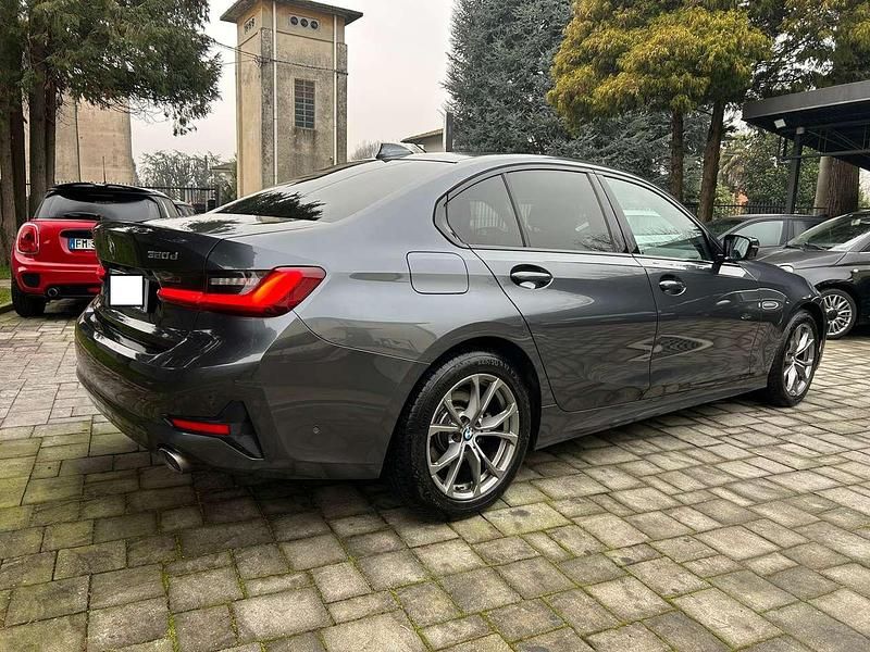 Usata BMW 320 Sport Line 190 CV (139 kW) 2022 Grigio Berlina