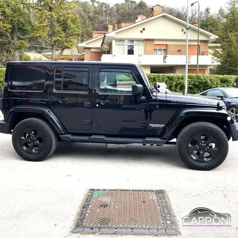 Usata Jeep Wrangler Unlimited Sahara 200 CV (147 kW) 2014 Nero SUV
