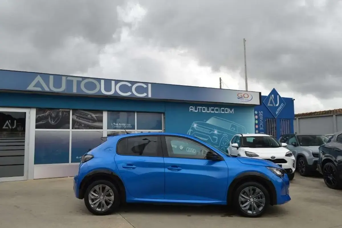 Usata Peugeot 208 Allure 56 kW (77 CV) 2023 Azzurro Utilitaria