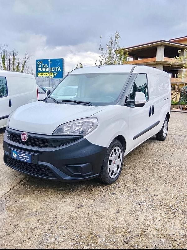 Begagnad Fiat Doblò 95 HK (69 kW) 2017 Vit Minibuss