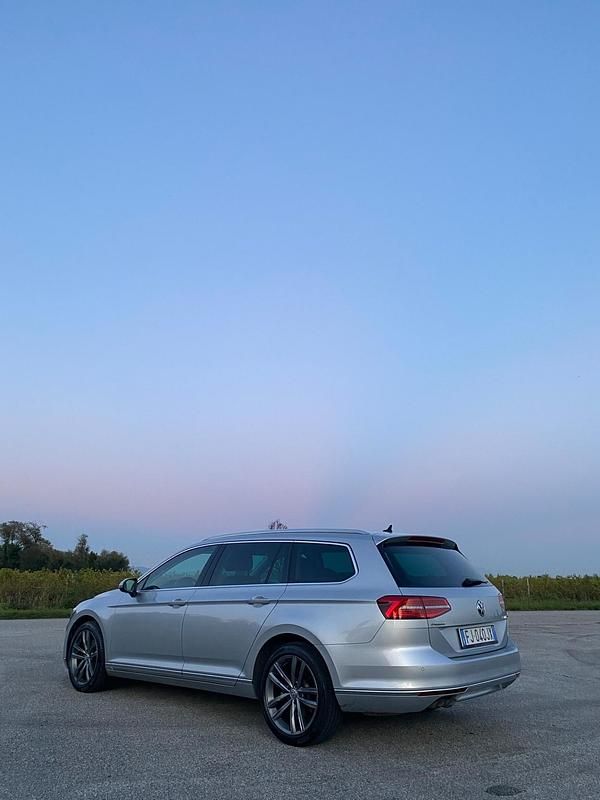 Usata VW Passat Highline 190 CV (139 kW) 2017 Grigio Station wagon