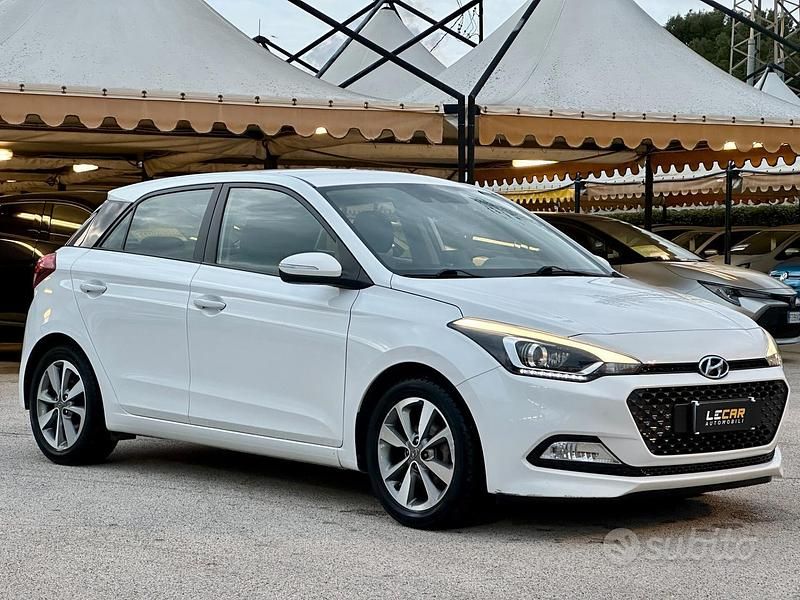 Usata Hyundai i20 Comfort 84 CV (61 kW) 2016 Bianco Berlina