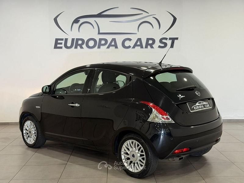 Usata Lancia Ypsilon Silver 95 CV (69 kW) 2015 Nero Utilitaria