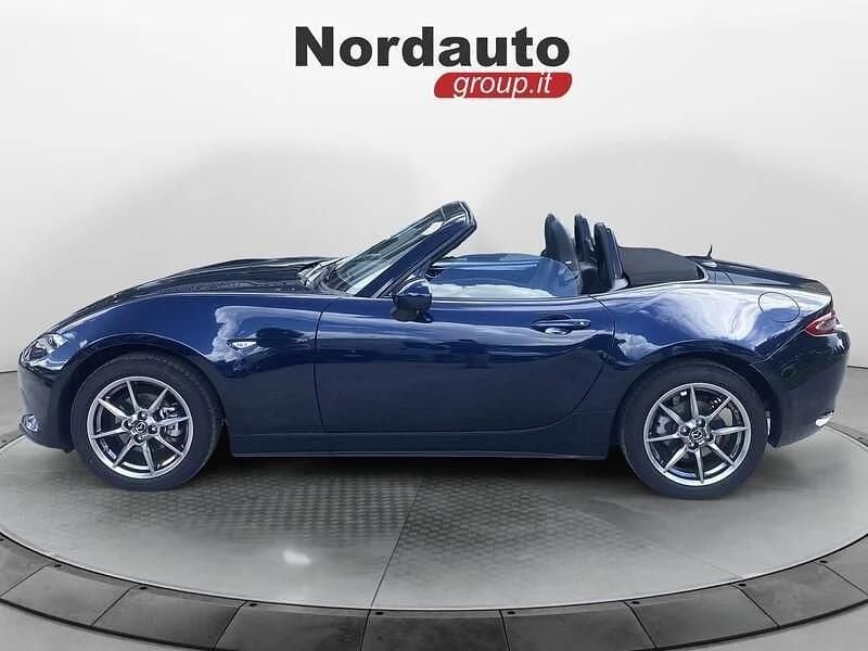 Usata Mazda MX5 132 CV (97 kW) 2024 Deep crystal blue Cabrio