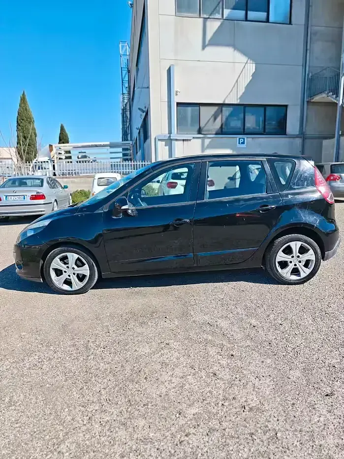 Usata Renault Scenic E-Tech 73 kW (100 CV) 2011 SUV
