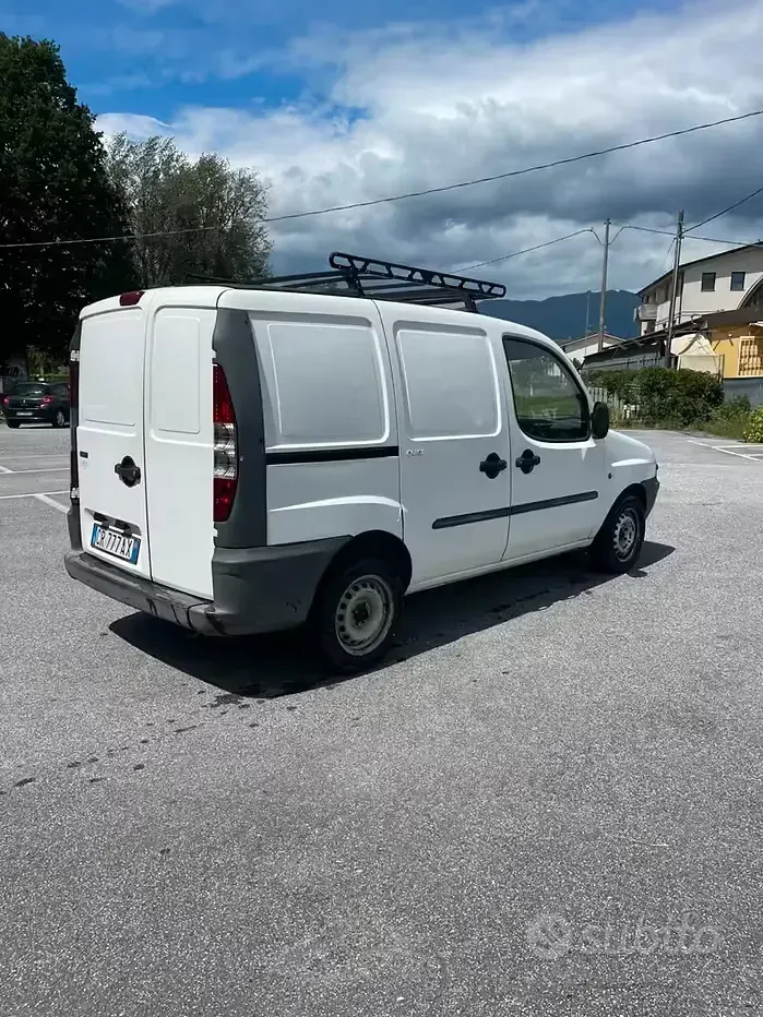 Usata Fiat Doblò 63 CV (46 kW) 2004 Bianco Monovolume