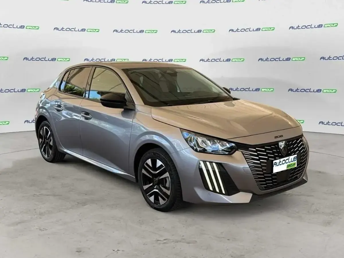 Usata Peugeot 208 Allure 101 CV (74 kW) 2025 Utilitaria