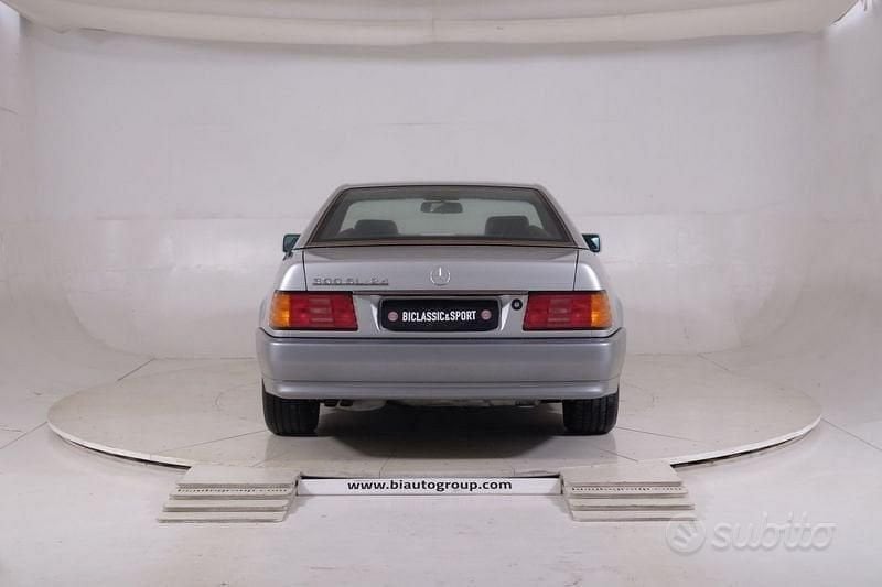 Usata Mercedes SL300 231 CV (169 kW) 1992 Argento Cabrio