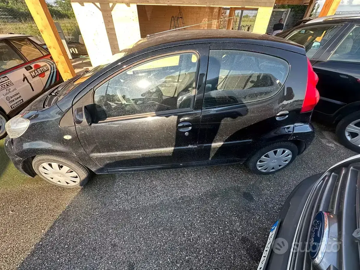 Usata Peugeot 107 54 CV (39 kW) 2008 Nero Utilitaria