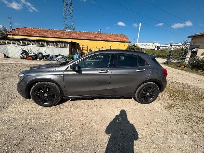 Usata Mercedes GLA200 136 CV (100 kW) 2014 Grigio SUV