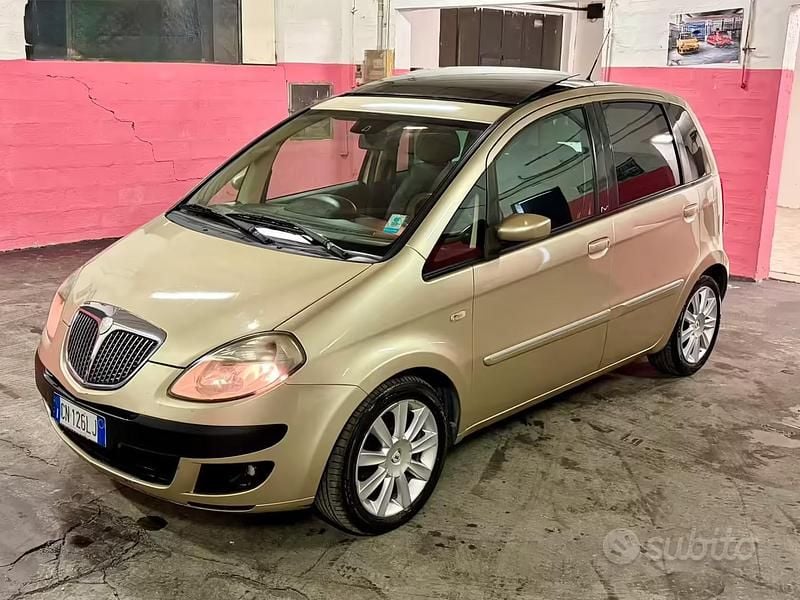 Usata Lancia Musa 101 CV (74 kW) 2005 Bianco Monovolume