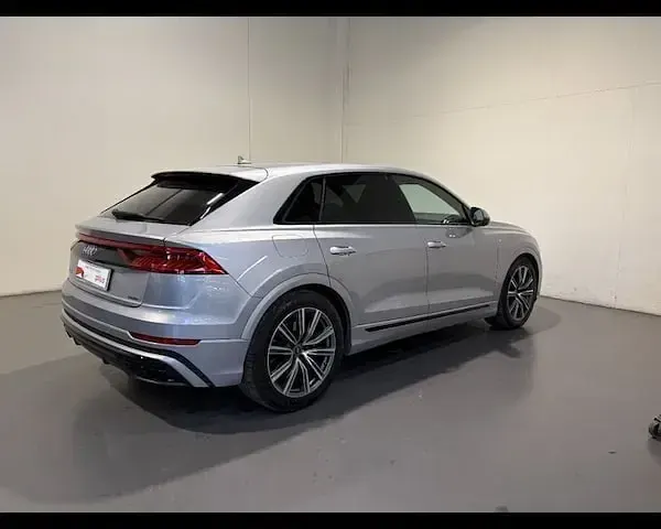Usata Audi Q8 Sport 286 CV (210 kW) 2021 Argento fioretto metallizzato SUV