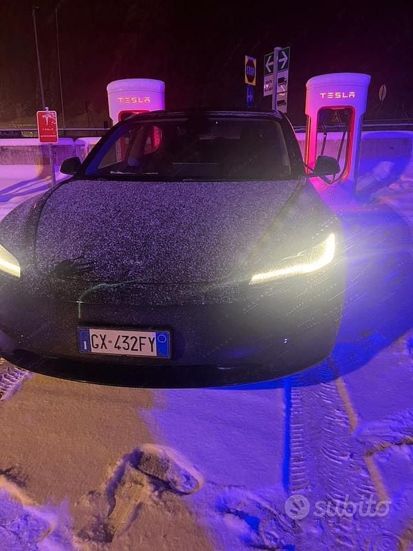 Usata Tesla Model 3 235 kW (320 CV) 2024 Nero Berlina