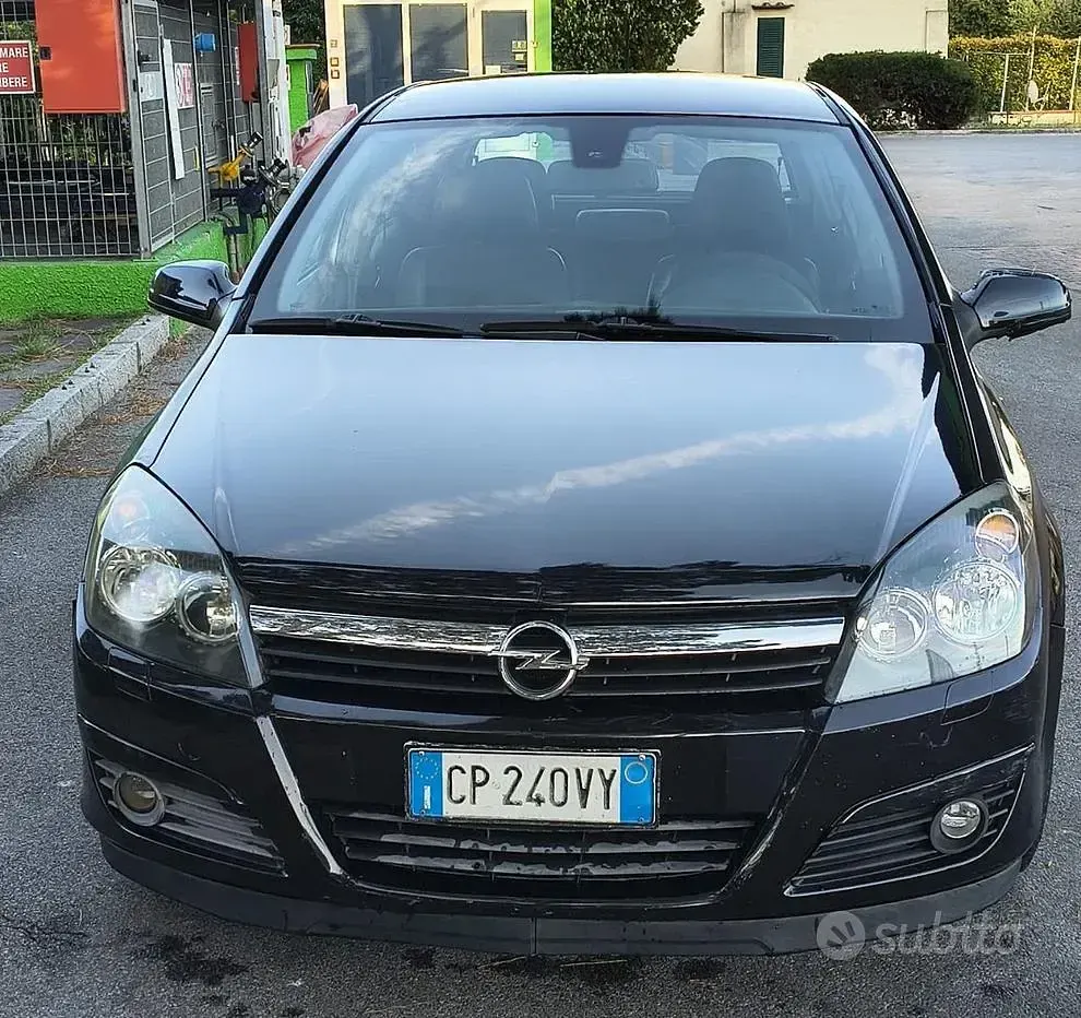 Usata Opel Astra 60 CV (44 kW) 2004 Nero Berlina
