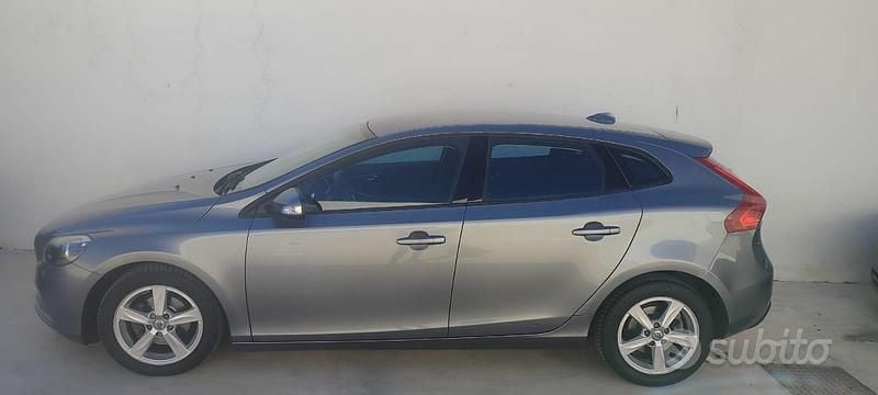 Grigio Usata 2014 Volvo V40 Station wagon | 5000 € (Ottimo prezzo) - Immagine 1/4