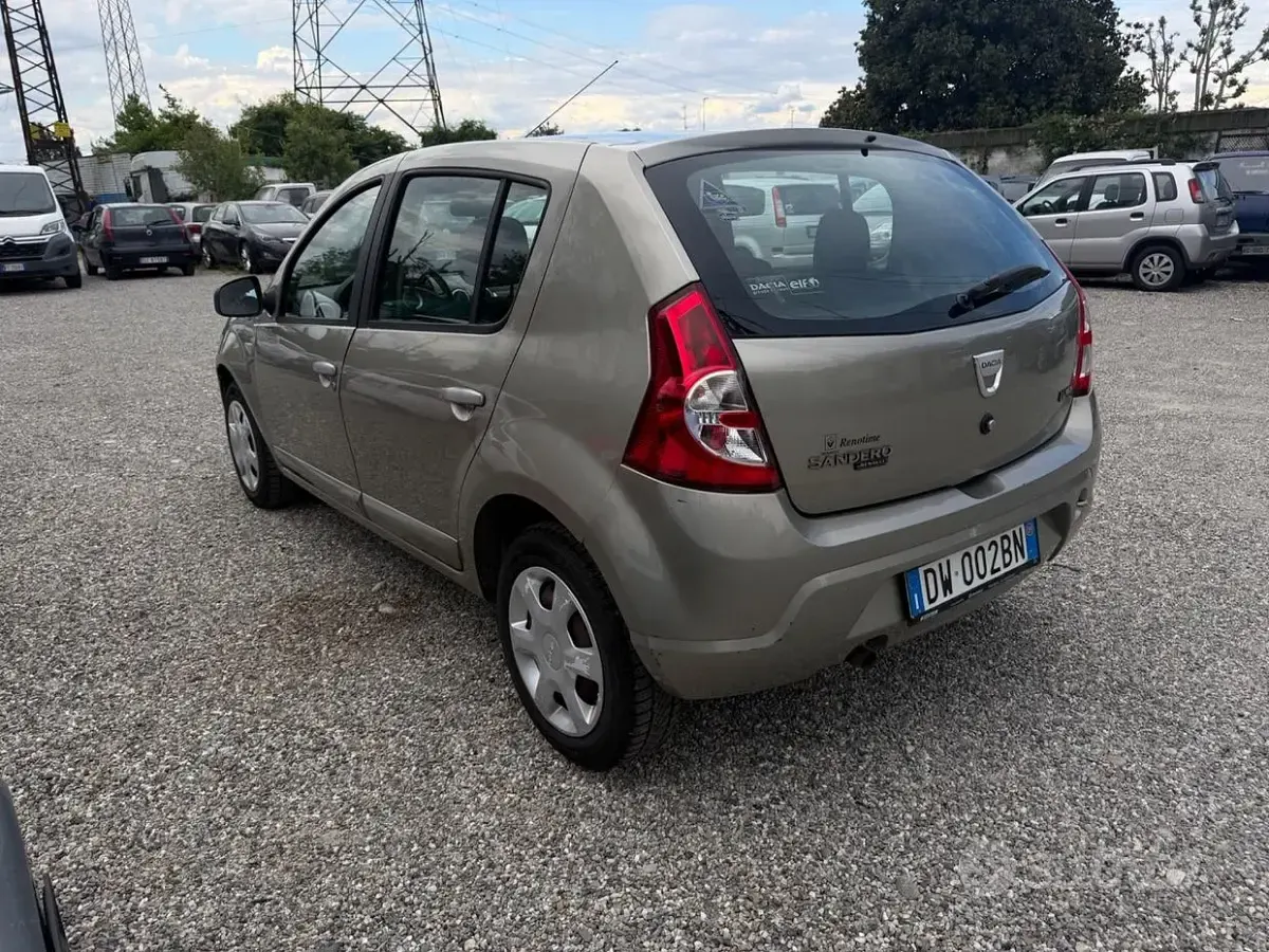 Occasion Dacia Sandero 72 PK (52 kW) 2009 Grijs Sedan