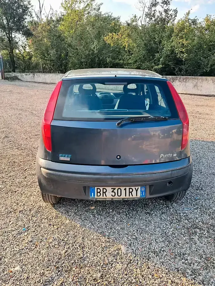 Usata Fiat Punto 60 CV (44 kW) 2001 Grigio Utilitaria