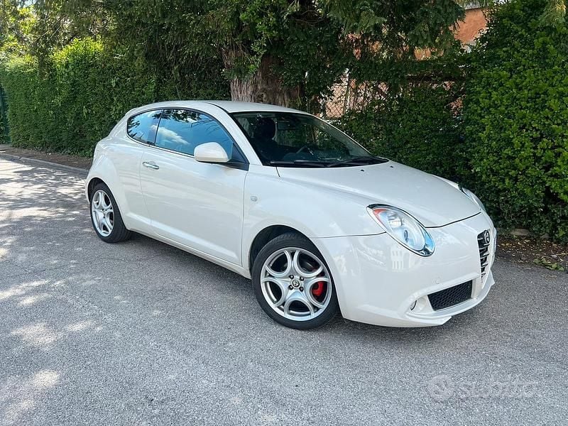 Bianco Usata 2010 Alfa Romeo MiTo Due volumi | 4100 € (Buon prezzo) - Immagine 1/4