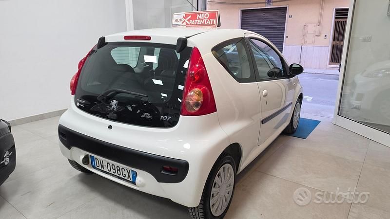 Usata Peugeot 107 68 CV (50 kW) 2009 Bianco Utilitaria