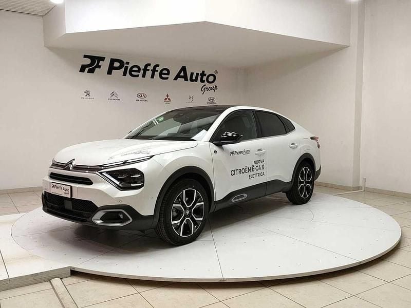 Usata Citroën e-C4 Shine 100 kW (136 CV) 2023 Pearl white  perlat Berlina