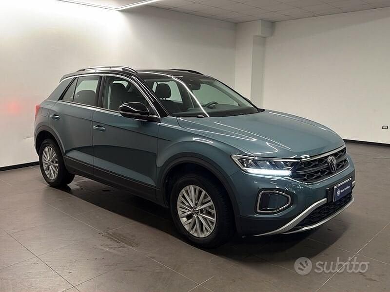 Usata VW T-Roc Life 116 CV (85 kW) 2025 Blu SUV