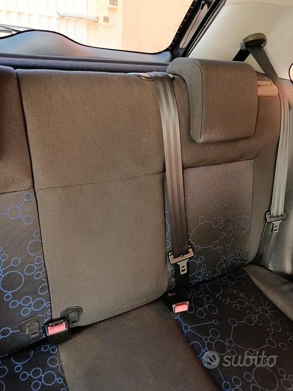 Grigio Usata 2008 Ford Fiesta Tre volumi | 3500 € - Immagine 1/4