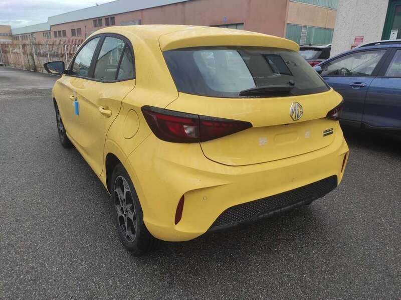 Usata MG MG3 Comfort 194 CV (142 kW) 2024 Giallo alba Utilitaria