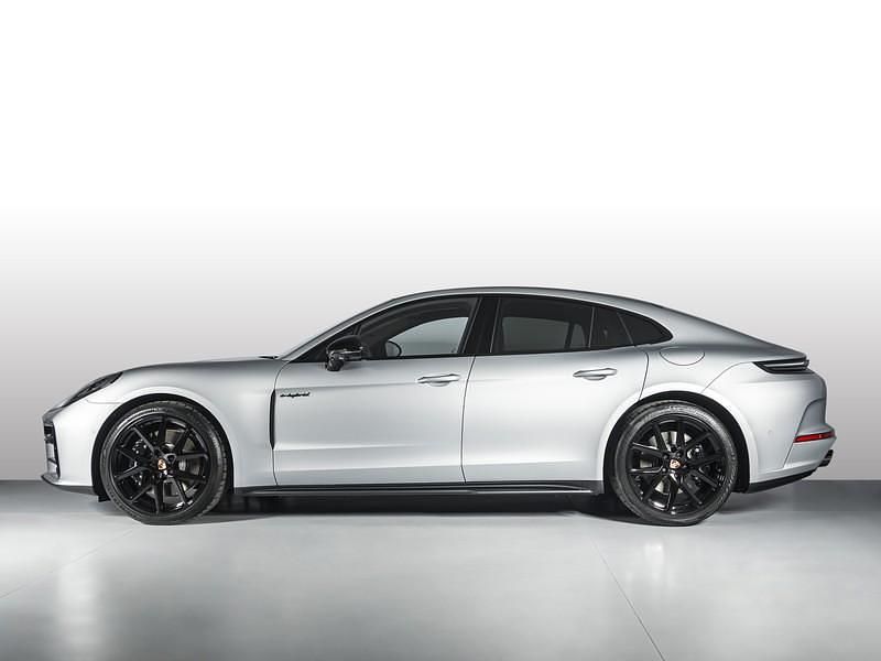 Nuova Porsche Panamera 4 469 CV (344 kW) 2026 Argento dolomite metallizzato Berlina