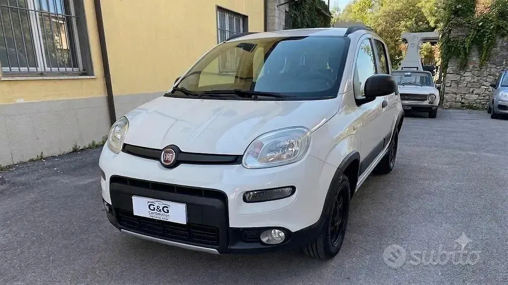 Usata Fiat Panda 4x4 S 85 CV (62 kW) 2017 Bianco Utilitaria