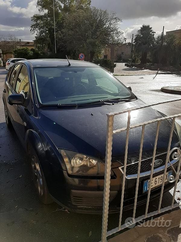 Nero Usata 2006 Ford Focus Tre volumi | 1000 € (Buon prezzo) - Immagine 1/4