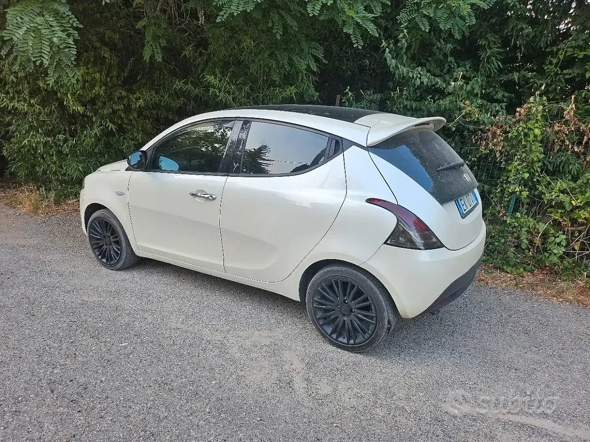 Usata Lancia Ypsilon 2011 Bianco Utilitaria