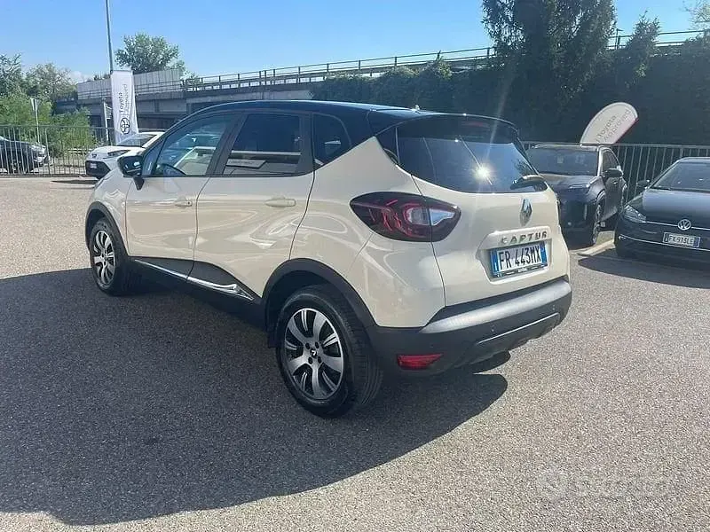 Usata Renault Captur 90 CV (66 kW) 2018 Beige SUV