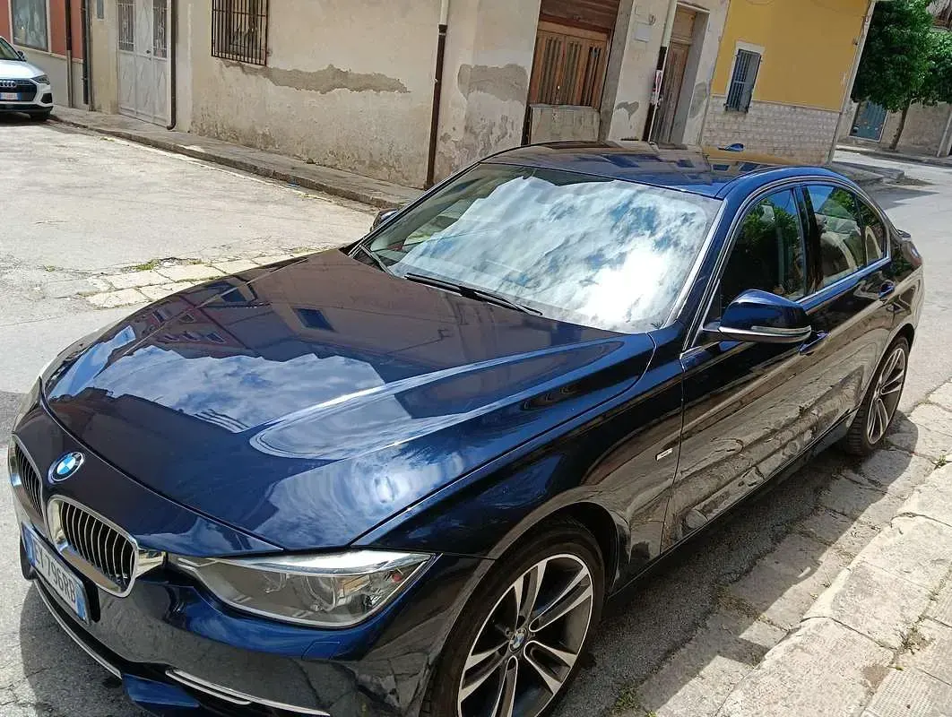 Usata BMW 318 Luxury Line 143 CV (105 kW) 2015 Blu/azzurro Berlina