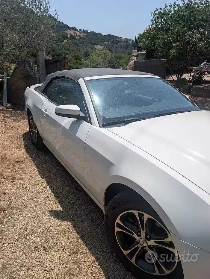 Usata Ford Mustang 310 CV (228 kW) 2013 Bianco Cabrio