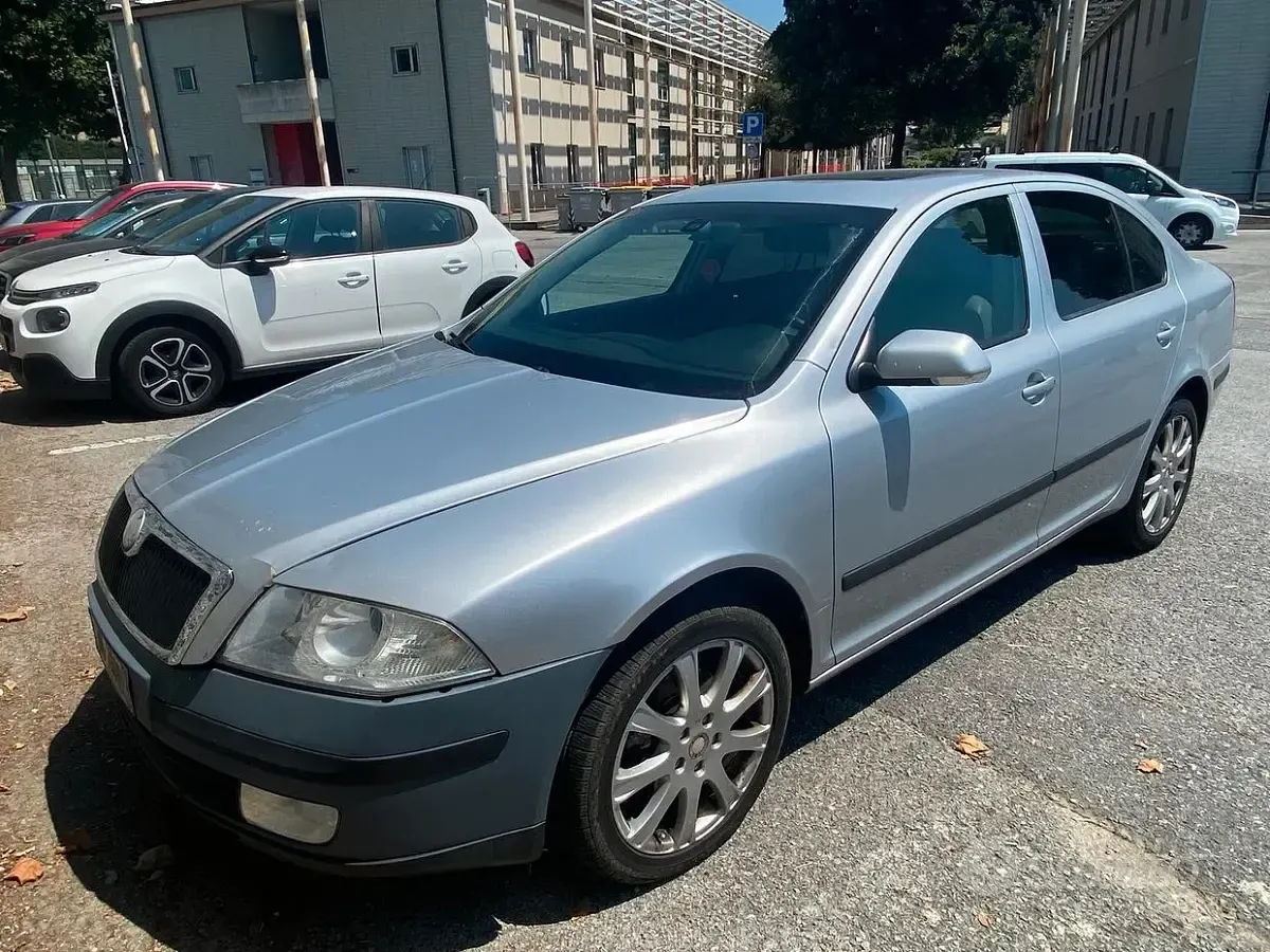 Usata Skoda Octavia LAURIN & KLEMENT 140 CV (102 kW) 2007 Grigio Berlina