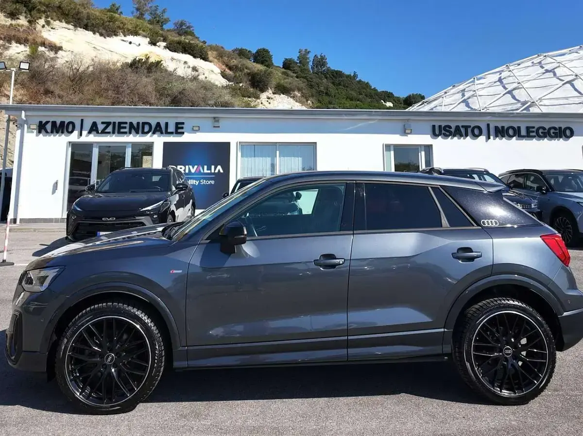 Usata Audi Q2 Ambiente 150 CV (110 kW) 2022 Grigio SUV