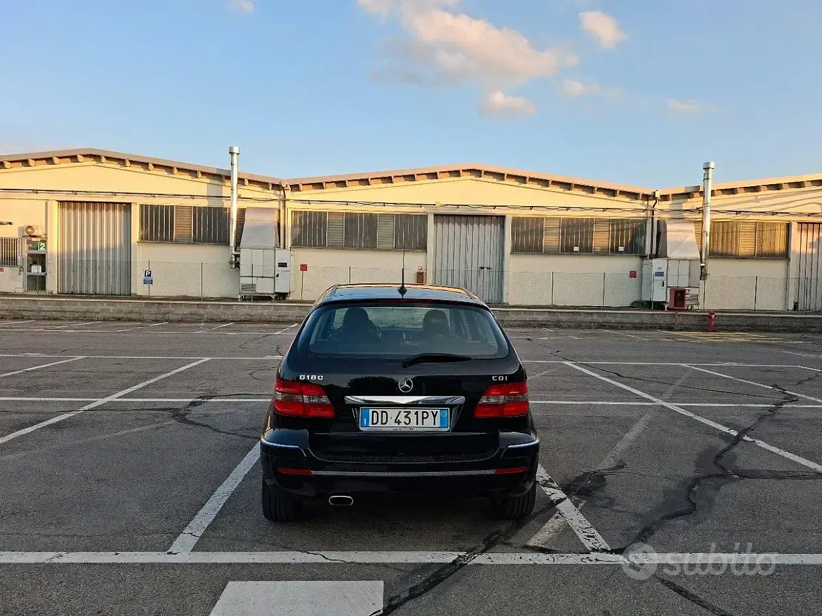 Usata Mercedes B180 109 CV (80 kW) 2006 Nero Monovolume