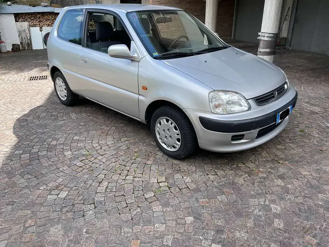 Usata Honda Logo 65 CV (47 kW) 1999 Argento Utilitaria