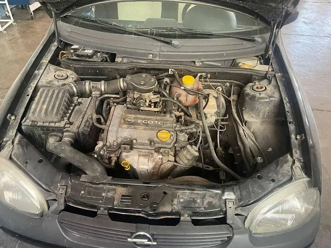Usata Opel Corsa 54 CV (39 kW) 1997 Nero Utilitaria