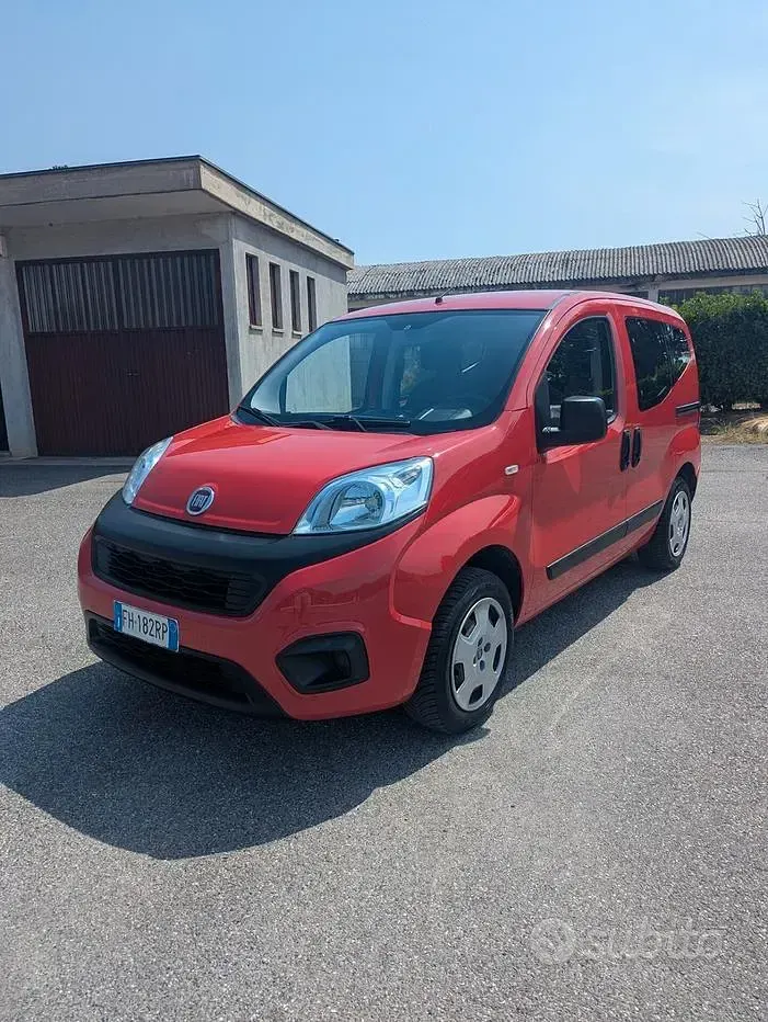 Usata Fiat Qubo Trekking 70 CV (51 kW) 2017 Rosso Monovolume
