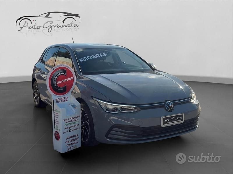 Grigio Usata 2022 VW Golf VIII Style Tre volumi | 18.500 € (Buon prezzo) - Immagine 1/4