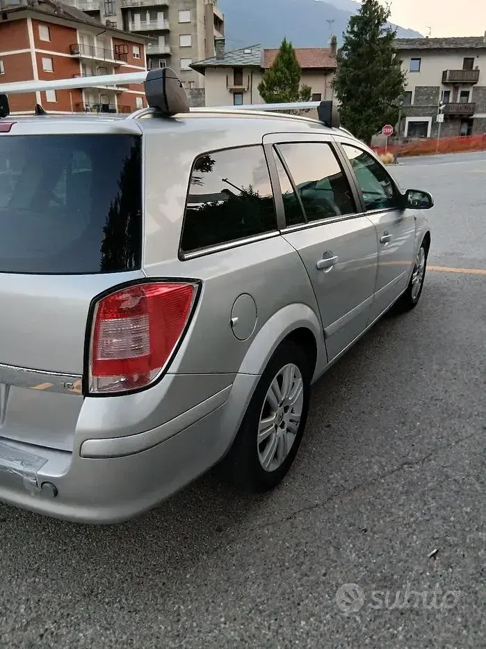 Usata Opel Astra 101 CV (74 kW) 2008 Grigio Station wagon