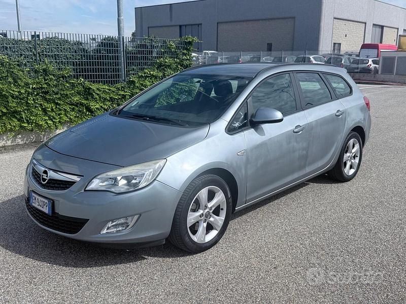 Blu Usata 2012 Opel Astra Cosmo Station wagon | 2499 € (Super prezzo) - Immagine 1/4