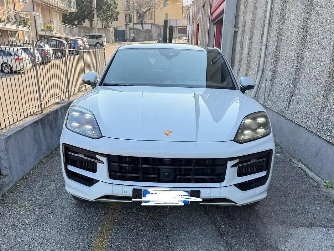Usata Porsche Cayenne 354 CV (260 kW) 2023 Bianco SUV