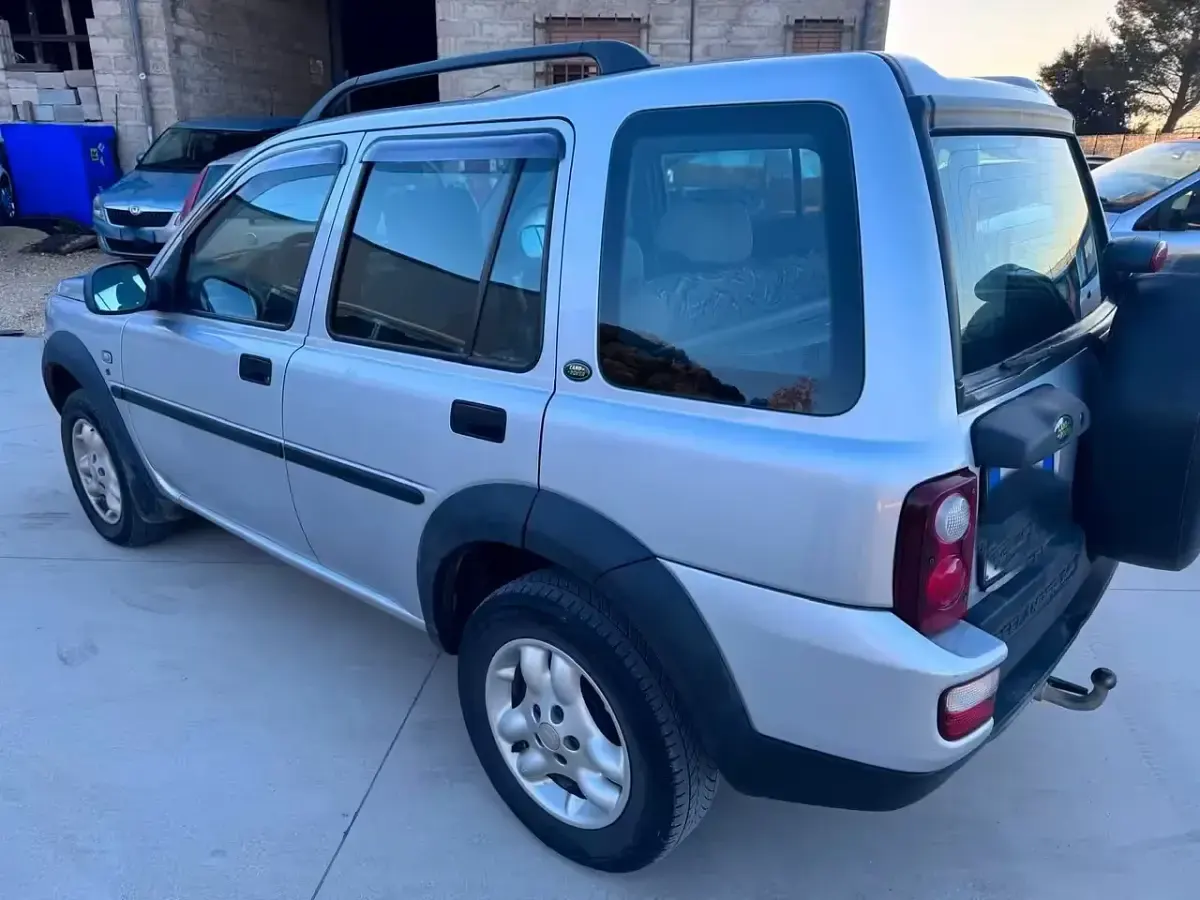 Usata Land Rover Freelander 111 CV (81 kW) 2004 Argento SUV