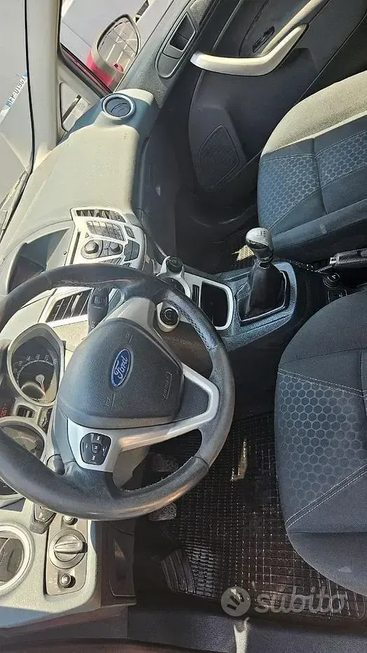 Usata Ford Fiesta 68 CV (50 kW) 2010 Berlina