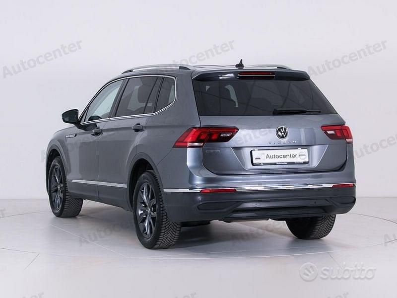 Begagnad VW Tiguan Allspace Life 150 HK (110 kW) 2022 Grå SUV