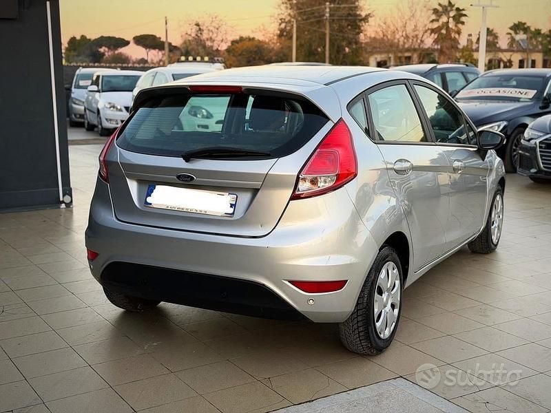 Usata Ford Fiesta Business Edition 95 CV (69 kW) 2016 Grigio Berlina