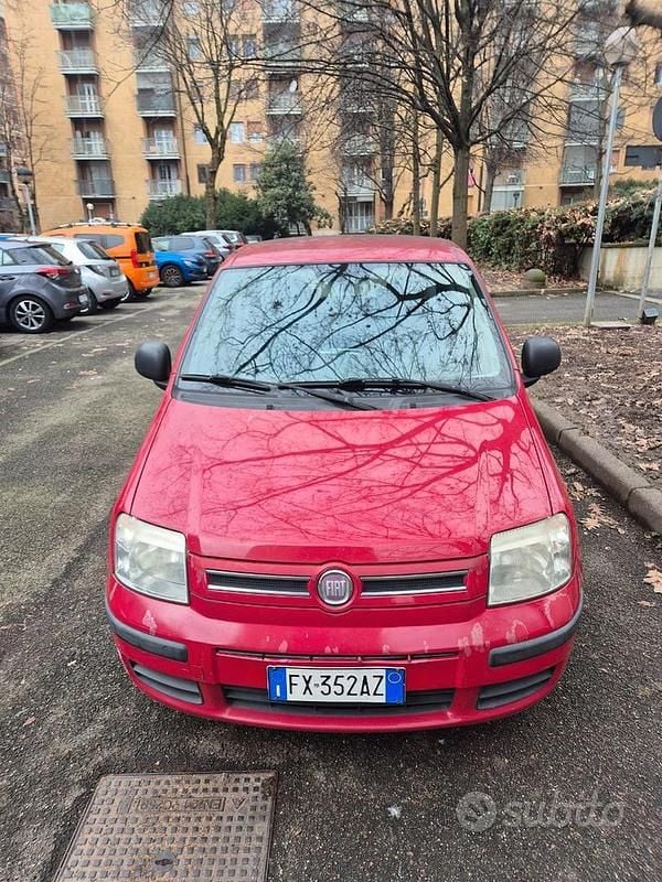 Rosso Usata 2010 Fiat Panda Emotion Utilitaria | 2500 € (Super prezzo) - Immagine 1/4